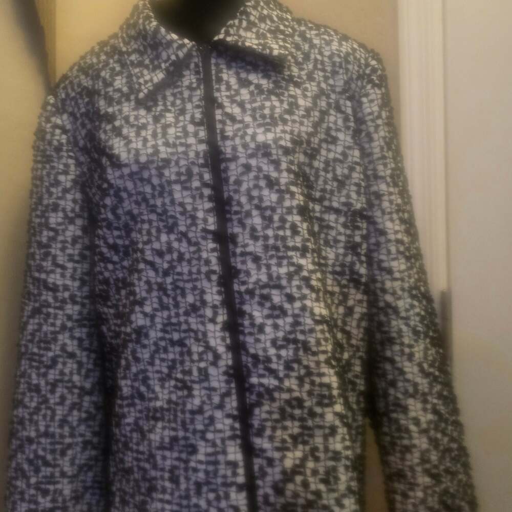 Town & Travel Woman Zip-Front Textured Pattern Jacket